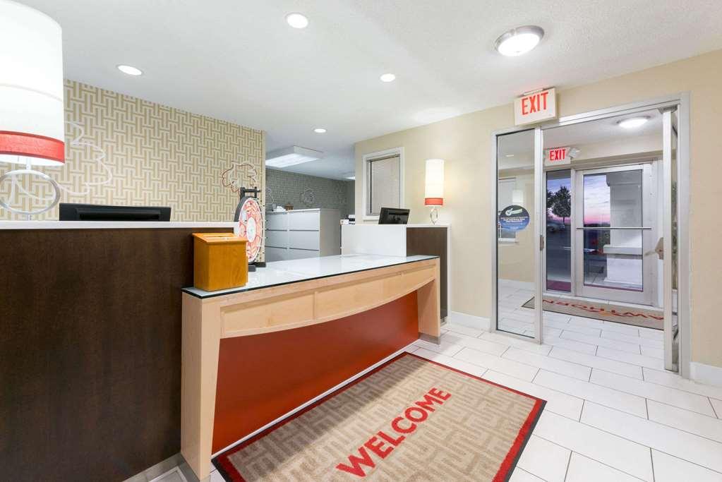 Mainstay Suites Louisville Jeffersontown Interior photo
